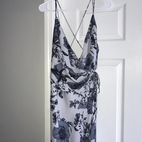 Worn once - Strappy floral open back maxi dress - Picture 2 of 8